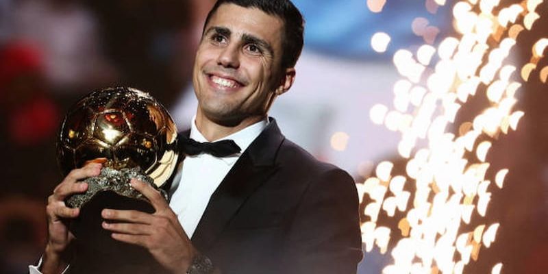 Rodri Tin Đồn Chế Giễu Vinicius Sau Quả Bóng Vàng 2024 9 Tiền vệ Rodrigo nhận giải Quả bóng vàng 2024